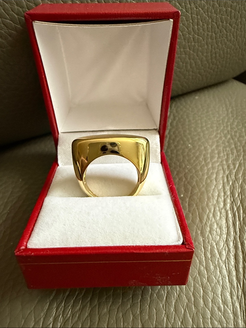 14K solid Yellow Gold Ring sz 5.5, 14 g